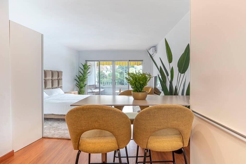 Elegant With Balcony, Pool & Parking Apartment *