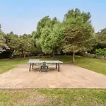 Elegant Studio With Balcony, Pool & Parking