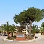 Elegant Studio With Balcony, Pool & Parking