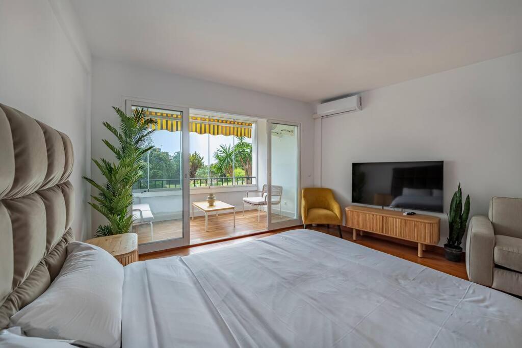 Elegant With Balcony, Pool & Parking Apartment