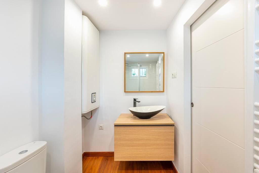 Apartment Elegant With Balcony, Pool & Parking