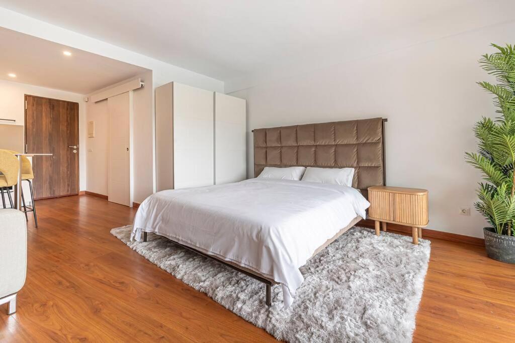 Apartment Elegant With Balcony, Pool & Parking Marbella