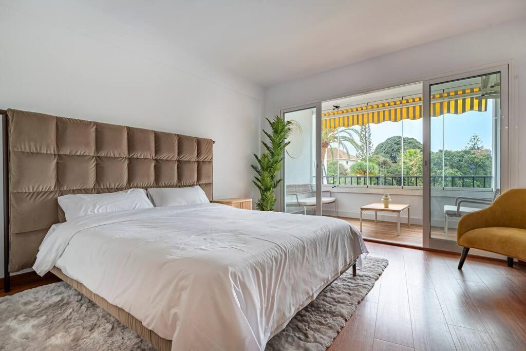 Elegant With Balcony, Pool & Parking *