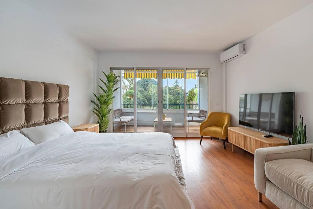 Elegant With Balcony, Pool & Parking Apartment
