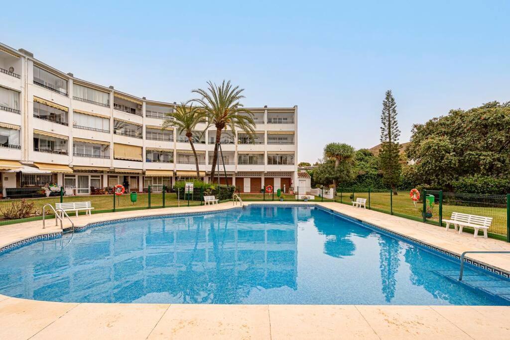 Elegant With Balcony, Pool & Parking * Marbella