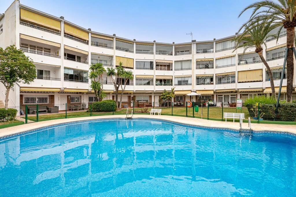 Elegant With Balcony, Pool & Parking Apartment